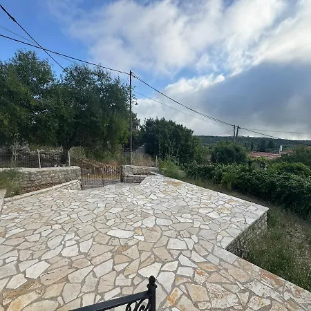 Agnanti In Ithaca, Village Nyaraló Anojí